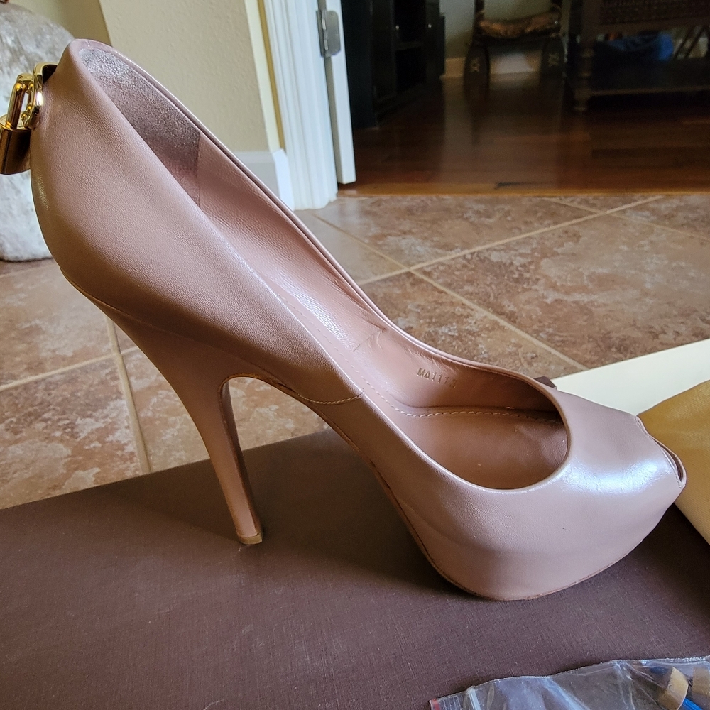 Louis Vuitton Beige Oh Really Lock Open-toe Pumps Peep Shoe Sz. Eur. 39